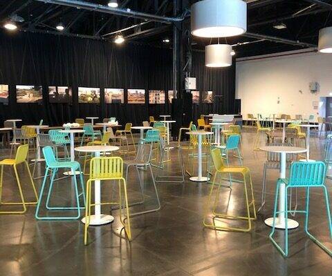 Installation de mobilier et décoration à la Friche Belle de Mai par notre agence à Marseille