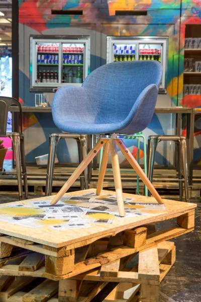 Location de chaise confortable en tissu bleue pour job dating sur Aix en Provence et la région PACA