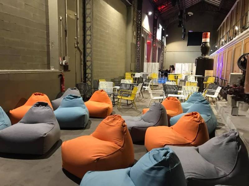 Location de pouf Lazy Bag bleu sur Marseille et dans toute la région PACA