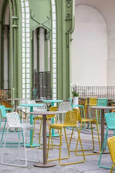 Location de tabouret haut d'extérieur original moutarde sur Marseille et dans toute la région PACA