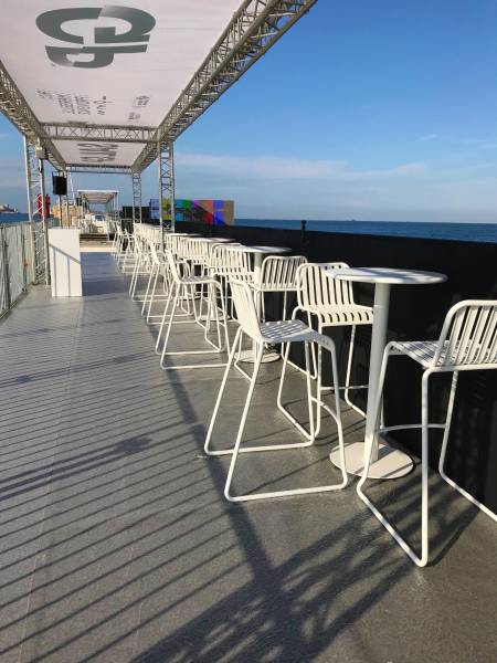 Location de mange debout d'extérieur original blanc sur Marseille et dans toute la région PACA