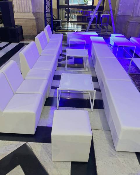 Location de banquette 3 places en simili cuir blanche à Marseille et dans la région PACA