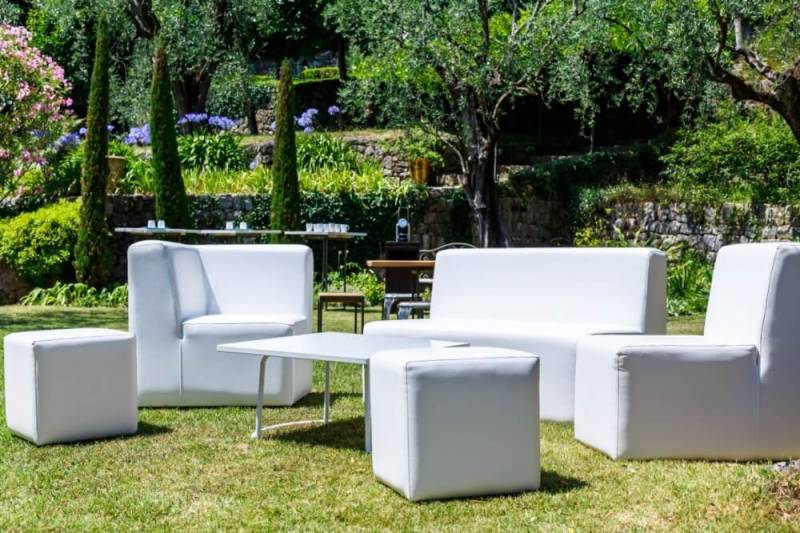 Location de pouf en simili cuir noir à Marseille et dans la région PACA