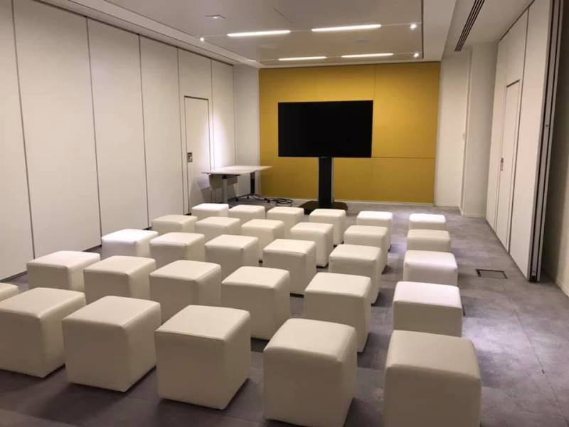 Location de pouf en simili cuir blanc à Marseille et dans la région PACA