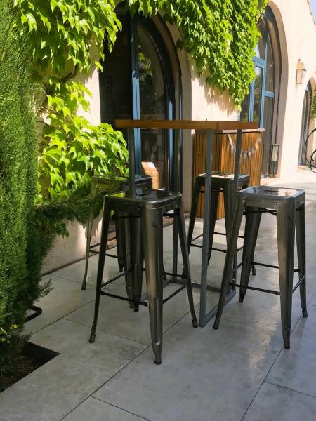 Location de tabouret haut style industriel métal à Marseille et dans la région PACA