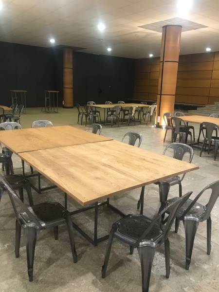 Location de table plateau bois style industriel à Marseille et dans la région PACA