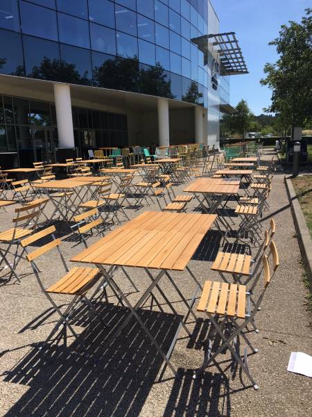 Location de chaise à lattes bois pliante style bistrot à Marseille et la région PACA