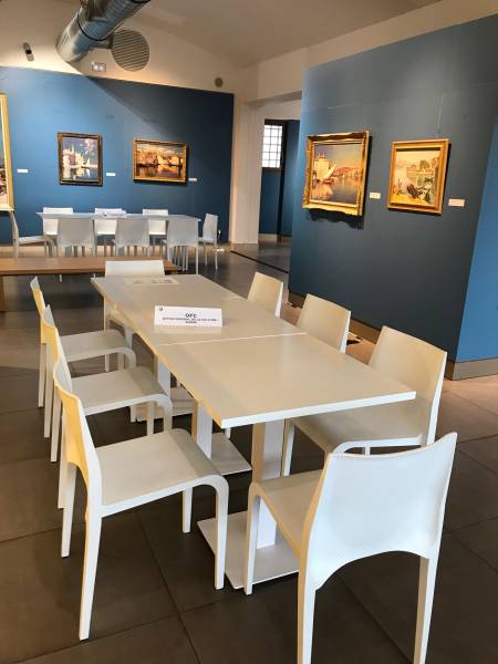 Location de table moderne blanche à Montpellier et dans toute la région Sud