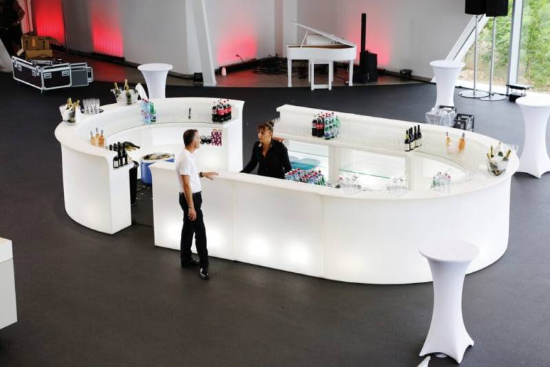 Location de bar break lumineux arrondi sur Marseille et la région PACA