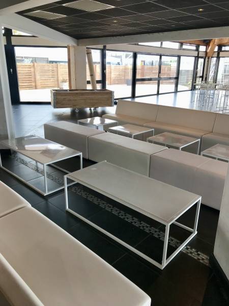 Location de grande table basse laquée noire à Marseille et dans toute la région PACA