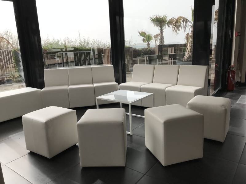 Location de pouf en simili cuir noir à Marseille et dans la région PACA