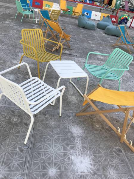 Location de table basse original d'extérieur à Marseille et dans les Bouches-du-Rhône