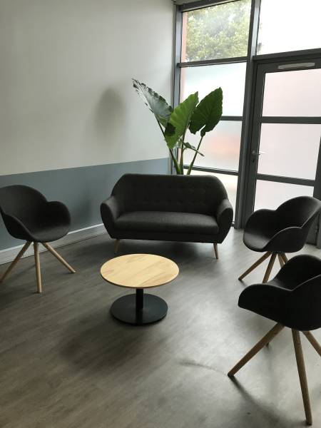Location de fauteuil tendance et confortable bleu pour un événement à Marseille