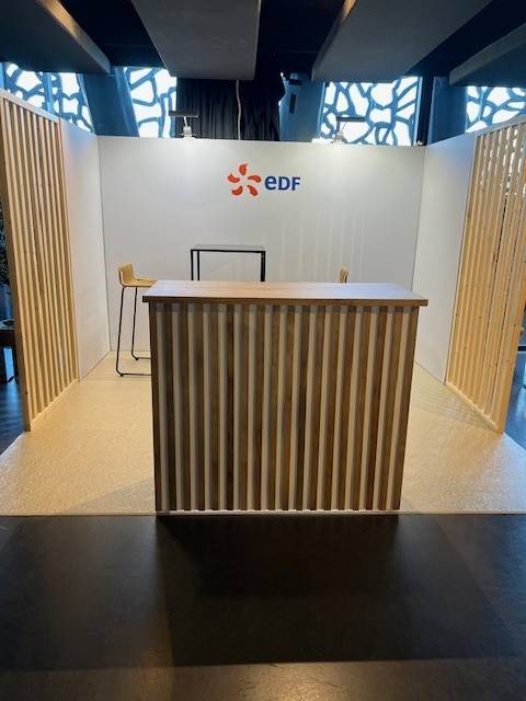 Location de banque d'accueil en bois à Marseille et la région Sud