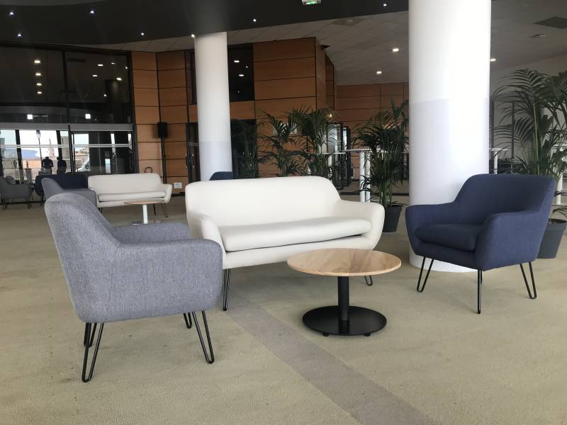 Location de canapé 2 places confortable bleu à Marseille et dans la région PACA