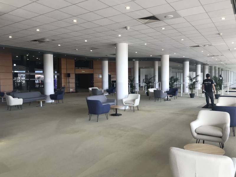 Location de fauteuil confortable beige à Marseille et dans la région PACA