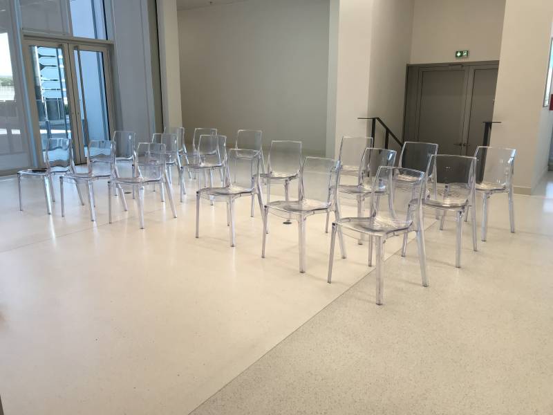 Location de chaise transparente à Marseille et la région PACA