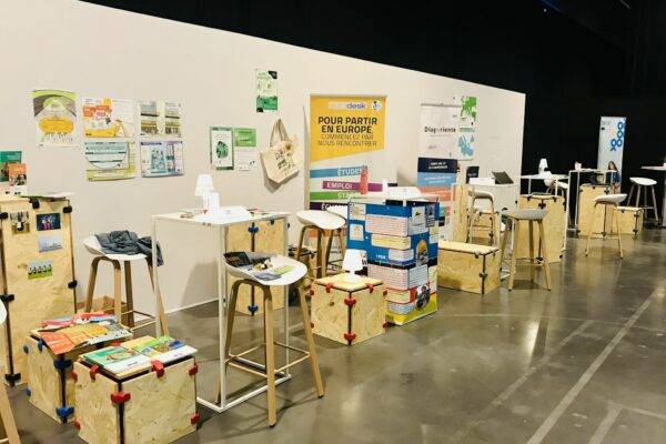 Aménagement de mobilier pour la cérémonie de clôture du XVI International Tool Fair à Marseille