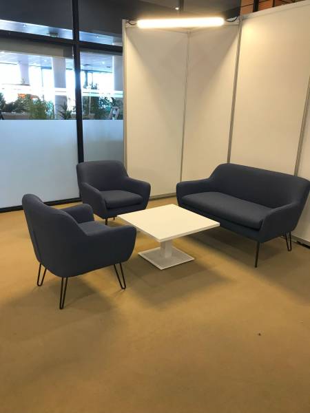 Location de table basse moderne noire disponible à Marseille et dans la Région PACA