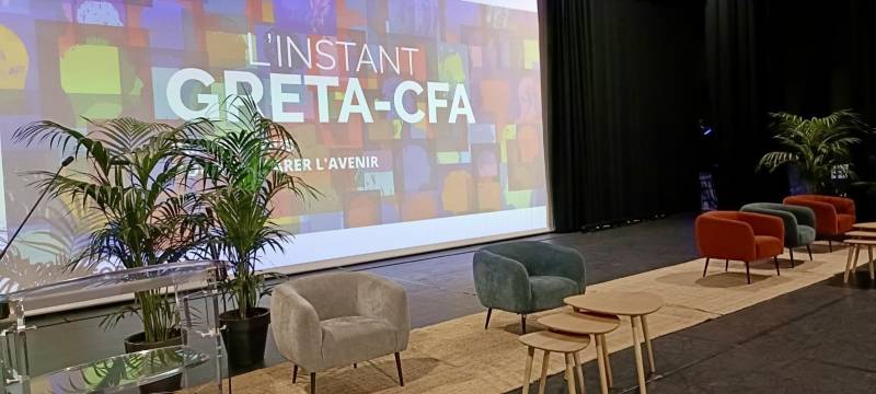 Location de fauteuil en velours à Marseille et dans la région PACA