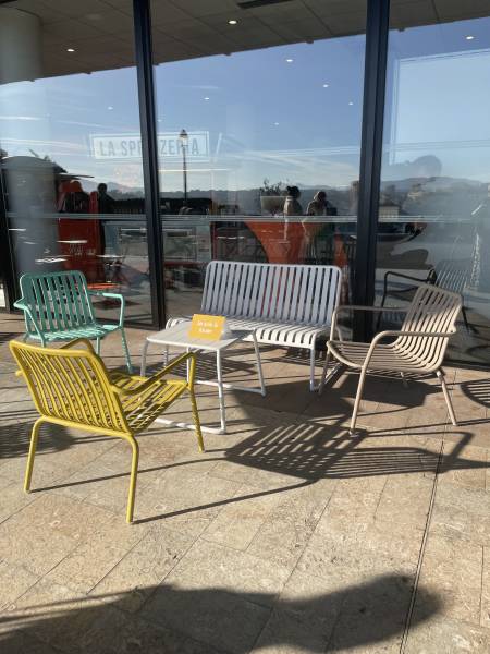 Location de canapé original blanc à Marseille et la région PACA