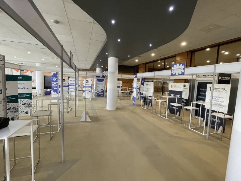 Location de mange debout laqué noir à Marseille et dans toute la région PACA