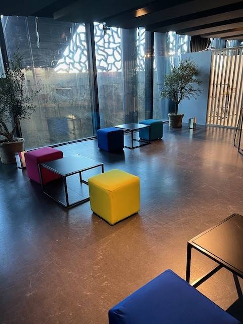 Location de table basse laquée noire à Nice et dans toute la région PACA