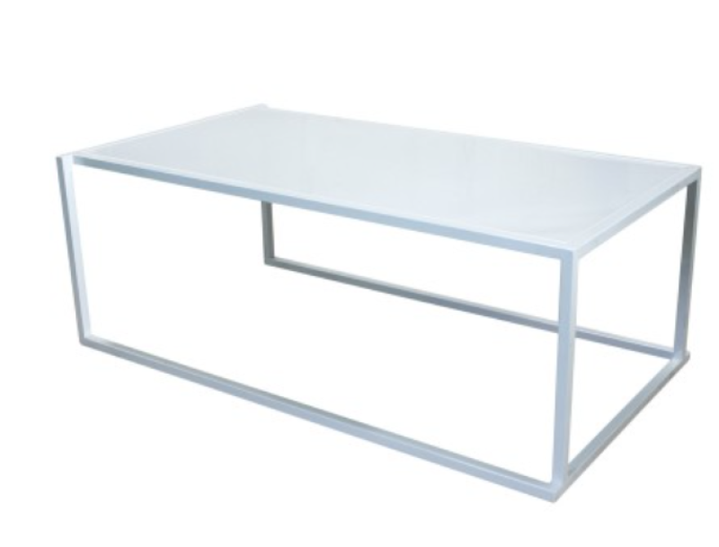 Location de grande table basse laquée blanche à Arles et dans toute la région PACA