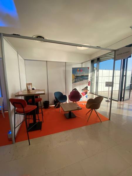 Location de fauteuil tendance et confortable bleu pour un événement à Marseille