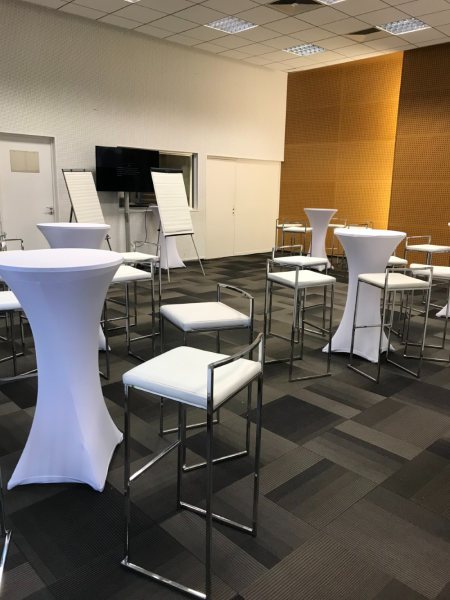 Location de tabouret haut avec assise simili cuir blanche sur Marseille et toute la région PACA