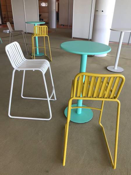 Location de mange debout d'extérieur original turquoise à Cassis et dans toute la région PACA
