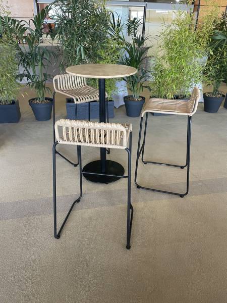 Location de tabouret haut en rotin naturel et recyclé à Marseille et la region PACA