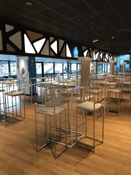 Location de tabouret haut avec assise simili cuir noir à Marseille et dans la région PACA
