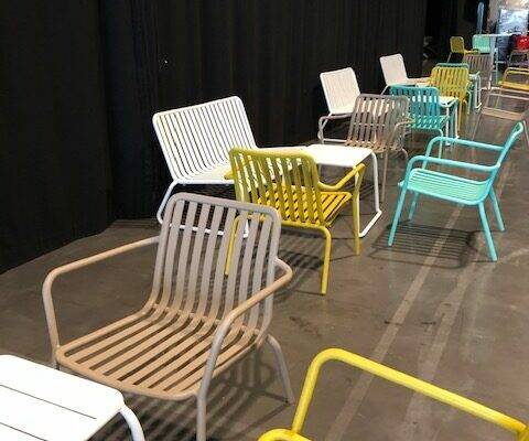 Installation de mobilier et décoration à la Friche Belle de Mai par notre agence à Marseille