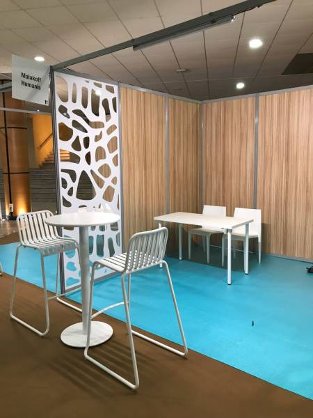 Location de table de bureau pour stand à Marseille et dans la région PACA