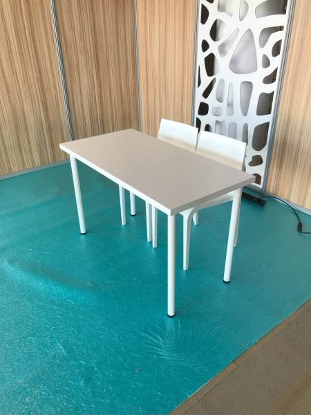 Location de table de bureau pour stand à Marseille et dans la région PACA