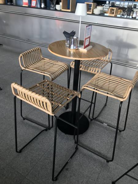 Location de tabouret haut en rotin naturel et recyclé à Marseille et la region PACA