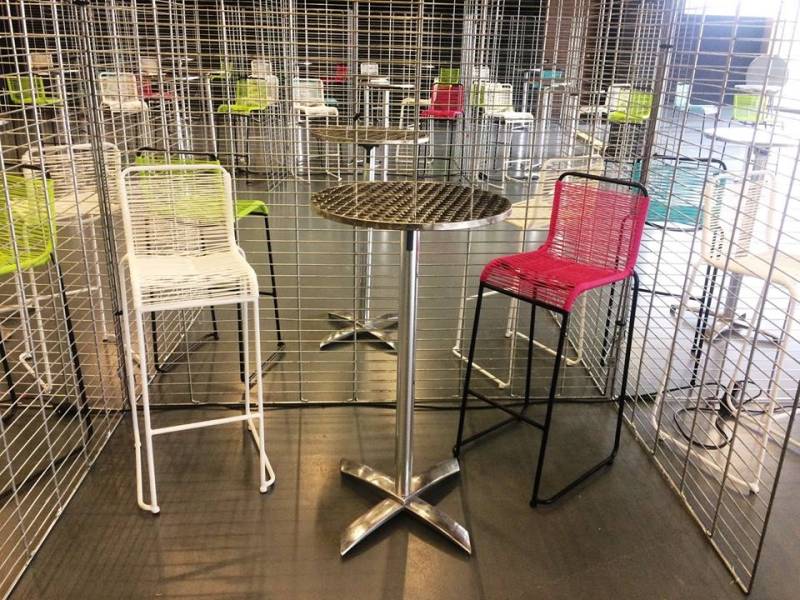 Location de tabouret haut scoubidou fun fuchsia sur Marseille et dans toute la région PACA