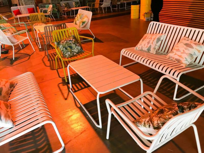 Location de canapé original blanc à Marseille et la région PACA