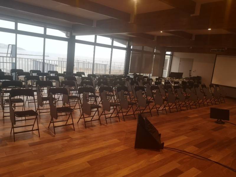 Location de chaise pliante velours noir à Marseille et la région PACA