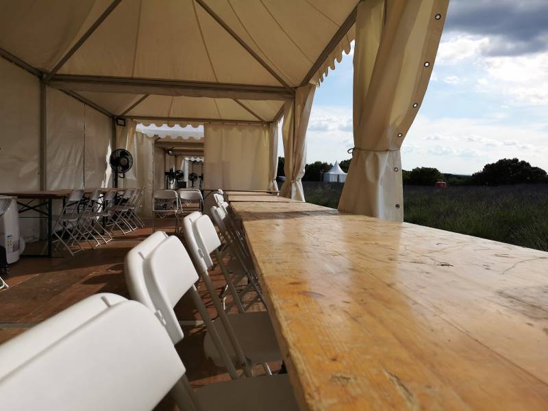 Location de table de réception rectangle à Marseille et dans toute la région PACA