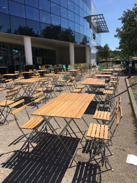 Location de la table lattes bois square à Marseille et dans la région PACA