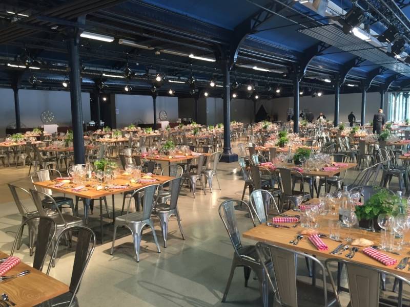 Location de chaise style industriel en métal gris à Marseille et la région PACA