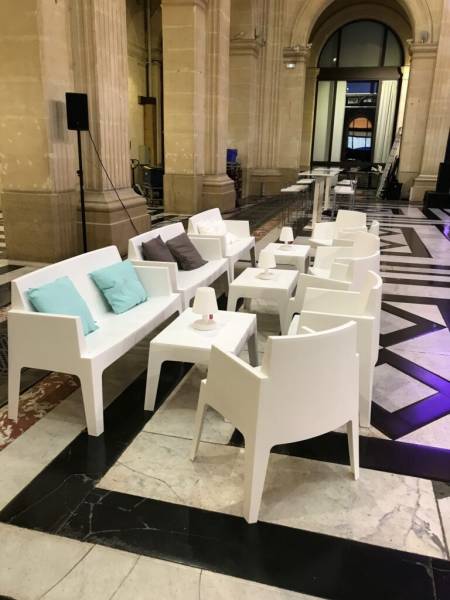 Location de table basse d'extérieur à Marseille et dans toute la région PACA