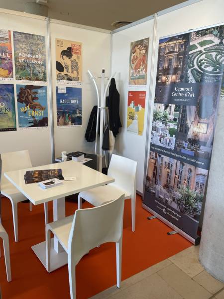 Location de table moderne blanche à Montpellier et dans toute la région Sud