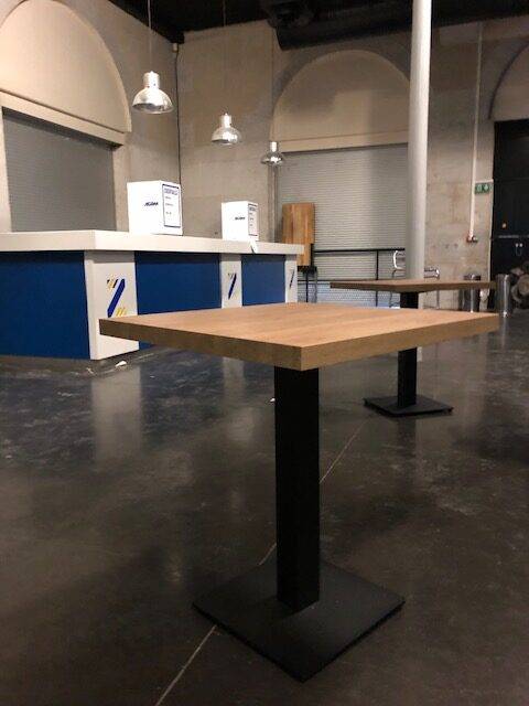 Location de table moderne bois noir à Marseille et dans la région PACA