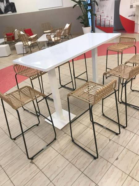 Location de tabouret haut en rotin naturel et recyclé à Marseille et la region PACA