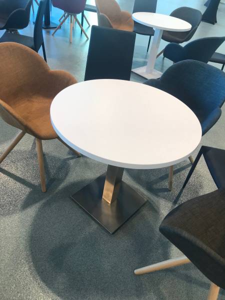 Location de table ronde blanche à Marseille et la région SUD