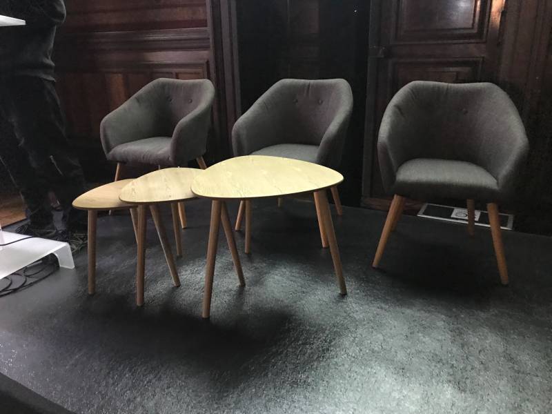 Location de fauteuil au style scandinave gris à Marseille et dans la région PACA