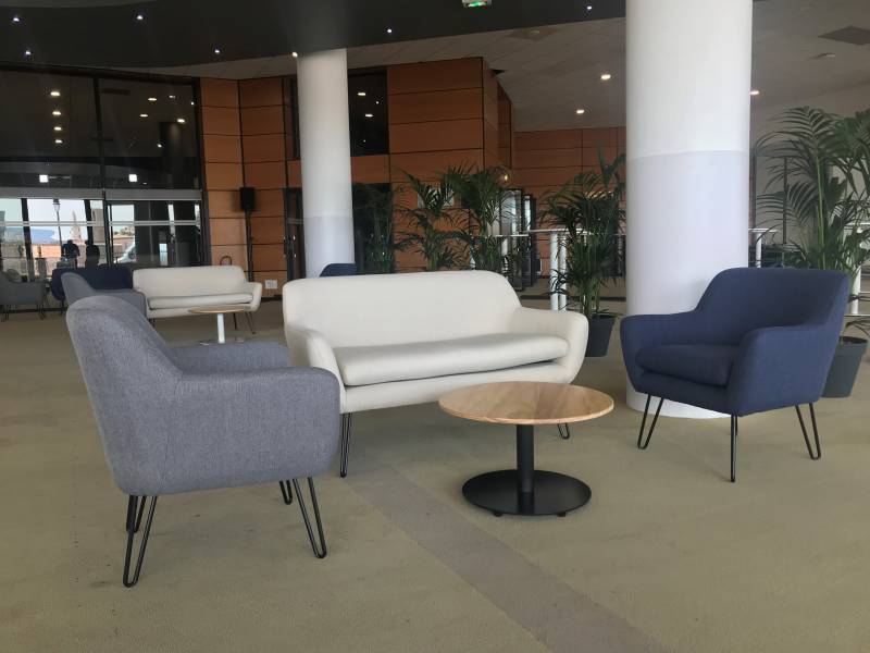 Location de fauteuil confortable bleu sur Marseille et dans toute la région PACA